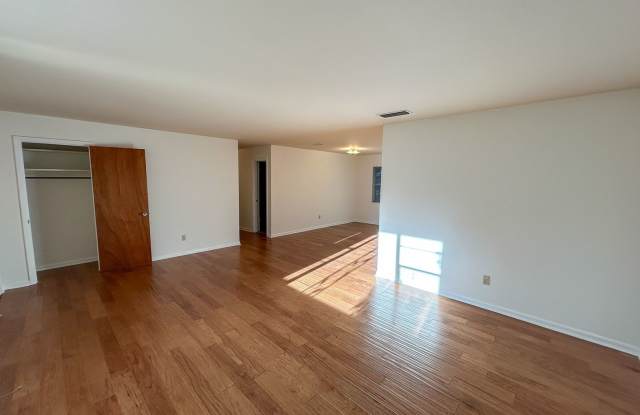 611 NE 7th Terrace Gallery 4