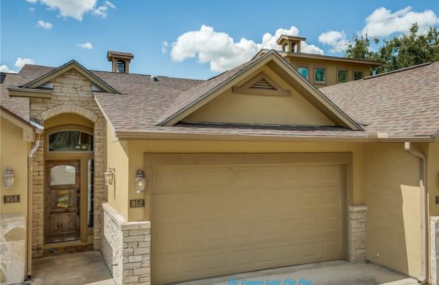 952 Parkview Drive - 952 Parkview Drive, Canyon Lake, TX 78133