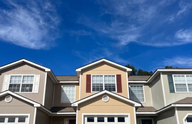 AVAILABLE NOW - 107 Winthrope Lane - 1/2 off the first month rent with 12-month - 107 Winthrope Lane, Enterprise, AL 36330