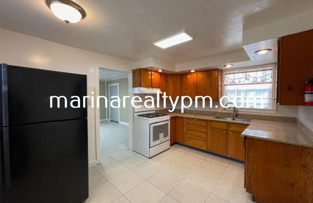 Welcome home to this 1 Bedroom 1 bath cozy cottage Gallery 3