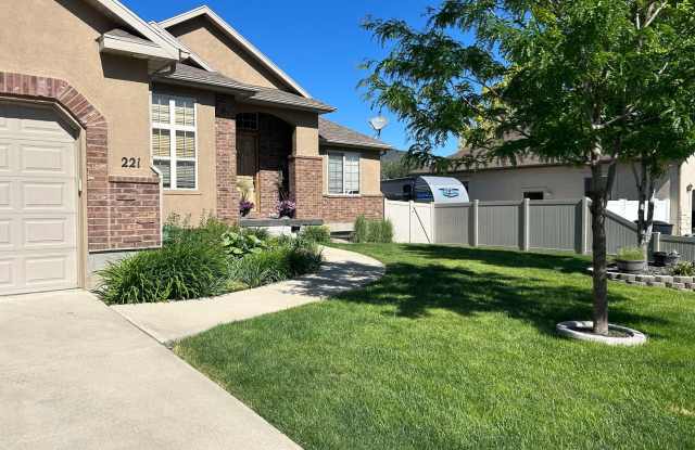 221 N. 780 E. photos photos