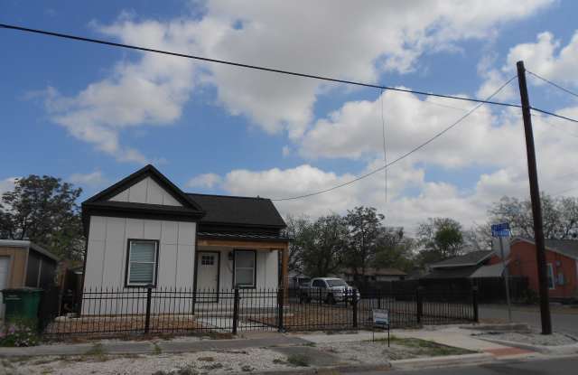 1113 Burleson St Gallery 2