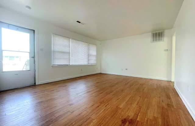 Clean 2 bedroom 1 bath home Gallery 3