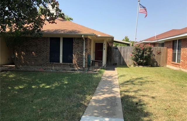 719 Cory Street - 719 Cory Street, Grapevine, TX 76051