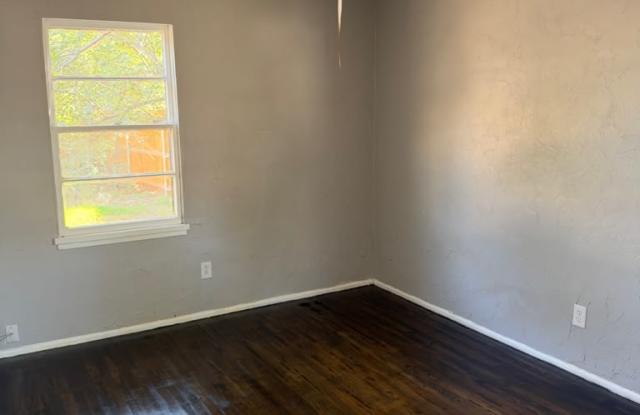 4707 South Bonham Street Gallery 3