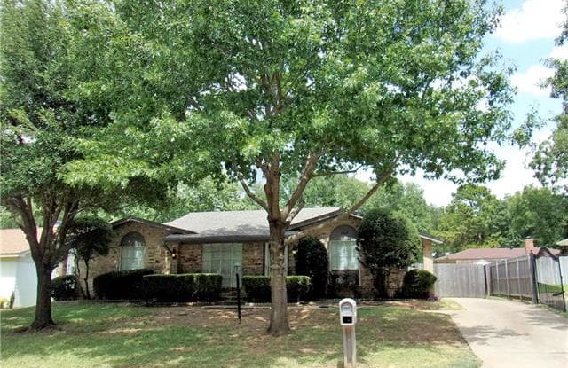 3917 Glenbrook Drive - 3917 Glenbrook Drive, Arlington, TX 76015