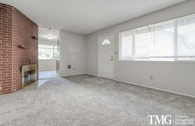 Great duplex downtown that also includes paid W/S/G and landscaping! Gallery 3