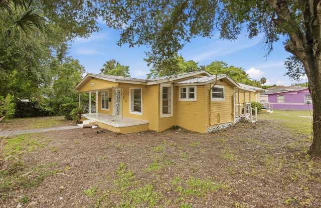 Welcome to 3508 E Genesee St — Comfortable Tampa Living with Space, Style & Convenience! Gallery 1