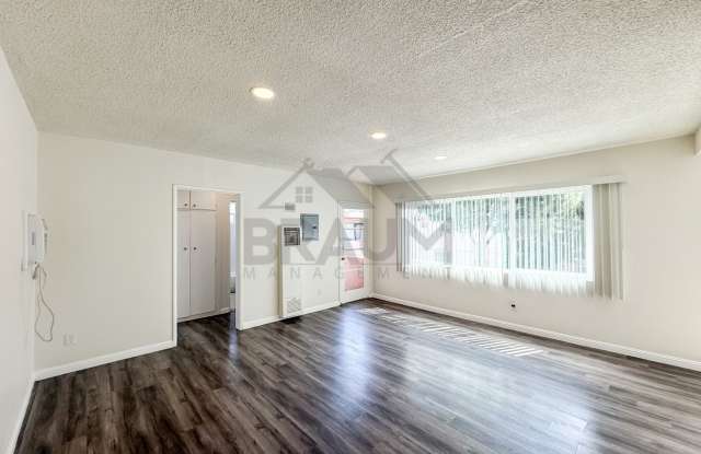 19405 HAYNES ST. Gallery 4