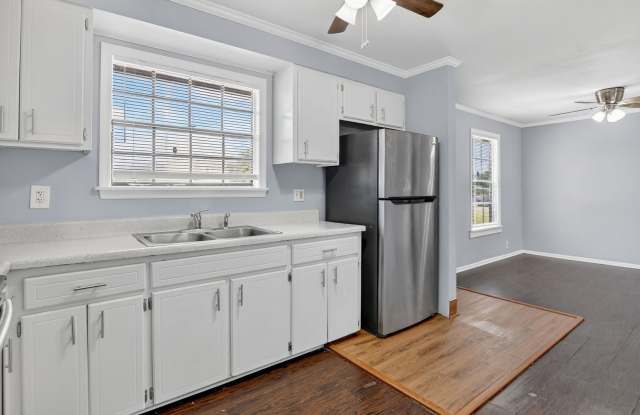 Beautiful 3/2 Available in the Heart of Boynton photos photos