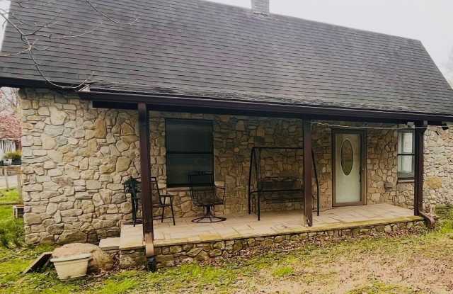 539 E College Avenue - 539 West College Avenue, Martinsville, IN 46151