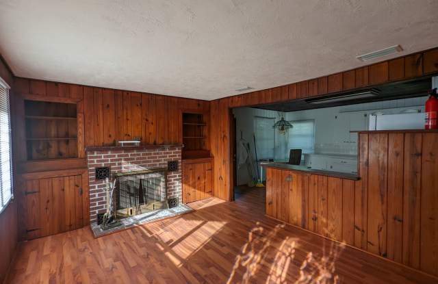 Lovely 2/1 home with beautiful natural wood interior photos photos
