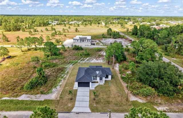 1119 Earhart St E photos photos