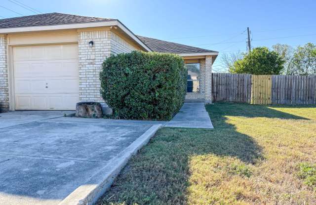 105 Long Lane - 105 Long Lane, Guadalupe County, TX 78130