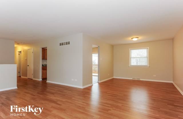 542 Longwood Drive Gallery 4