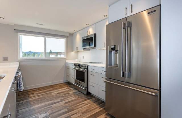 Lake Tower Apartments Gallery 4