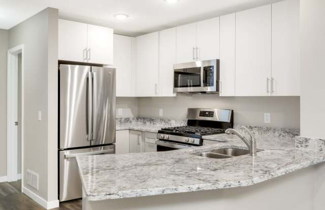 like new, 3bd 3ba townhome available 9.01 photos photos