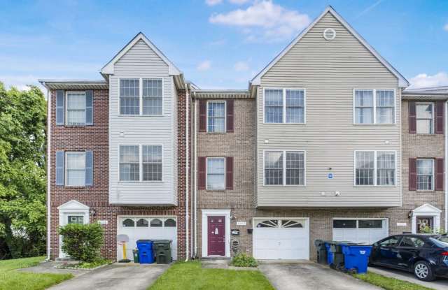 Charming 3 BR/2 Full BA  2 Half BA Townhome in College Park! photos photos