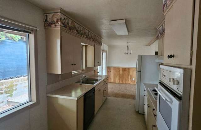 Single story - 669 Arleta Place Northeast, Keizer, OR 97303