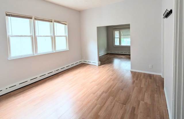 8125 S Escanaba Avenue Gallery 2