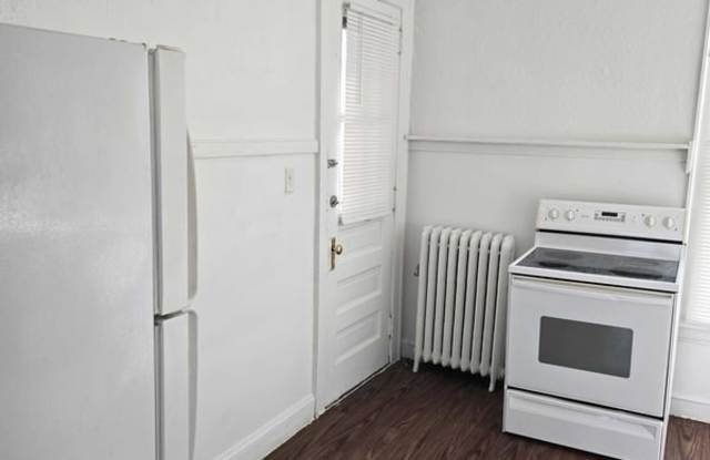 701 South Bluff Boulevard - 2 photos photos