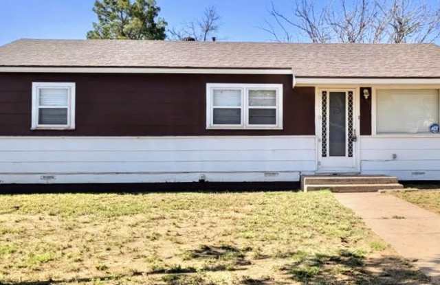 Welcoming 3‑Bed Retreat in Lamesa – Comfort Meets Classic Charm! photos photos Welcoming 3‑Bed Retreat in Lamesa – Comfort Meets Classic Charm! photos photos