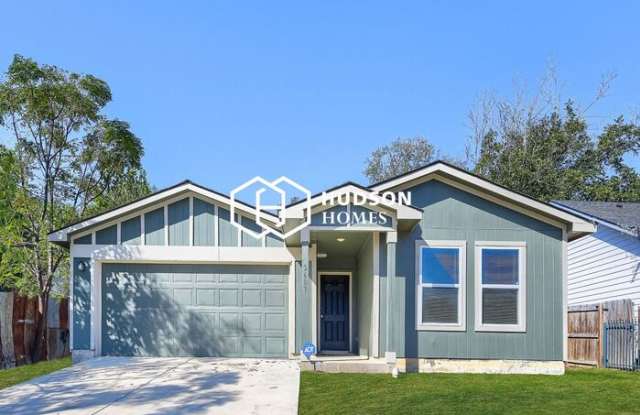2607 Crater Street Gallery 1