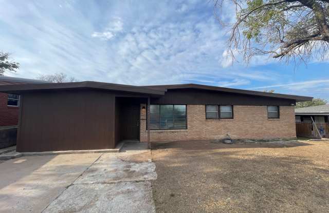 Space, Comfort & Convenience — 4-Bedroom Home Base in Big Spring! Gallery 1