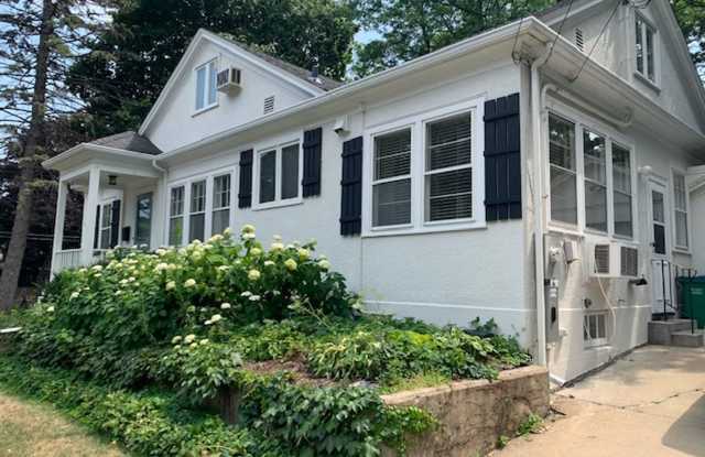 Very spacious *4Bed*2Bath single family home 2400 SqFt. photos photos