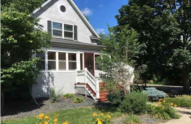 Awesome 5 br close to the U of MN! photos photos