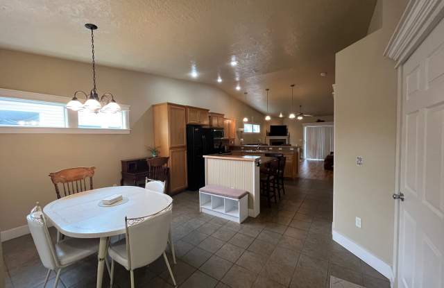 1305 North Gallant Lane Gallery 2