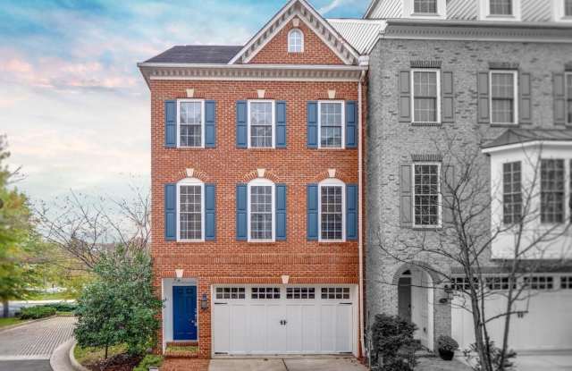 Beautiful End-Unit 3 Bedroom, 2 Full Bath, 2 Half Bath Townhome photos photos