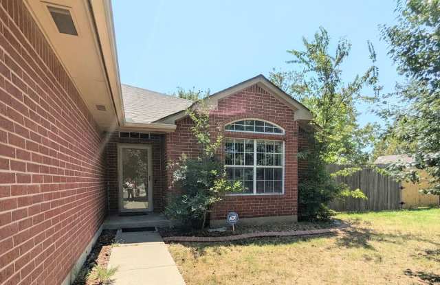 Spacious 3 Bed + Study | Fireplace, Covered Patio & Fully Fenced Backyard photos photos