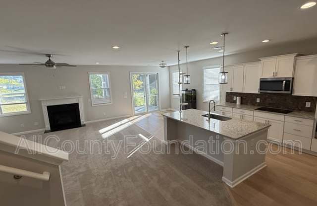 2512 Hummingbird Lane Gallery 4