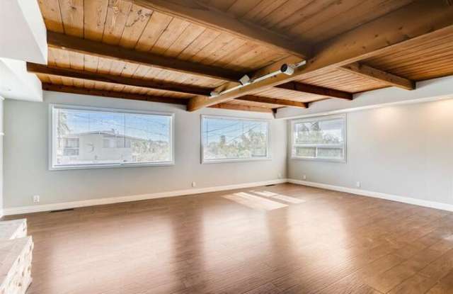 111 East Avenida De Los Lobos Marinos Gallery 2