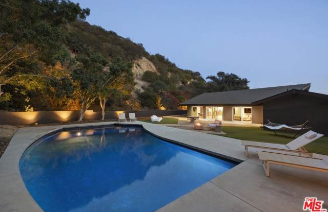 9289 Swallow Dr photos photos