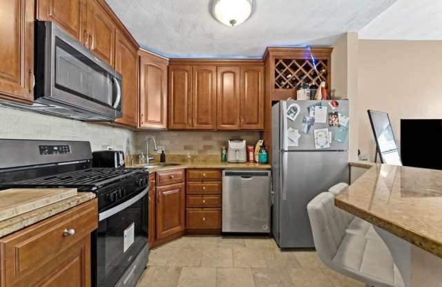 183 W 8th St 1 photos photos