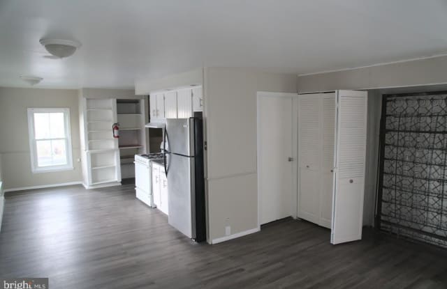 410 MONMOUTH STREET - 410 Monmouth Street, Gloucester City, NJ 08030