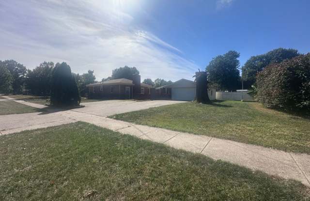 Hikes Point 3+ bedroom home with finished basement and 2-car garage Gallery 4
