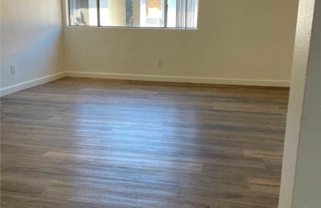 Large 2 bedroom 1 bath Apartment with private balcony. Gallery 2