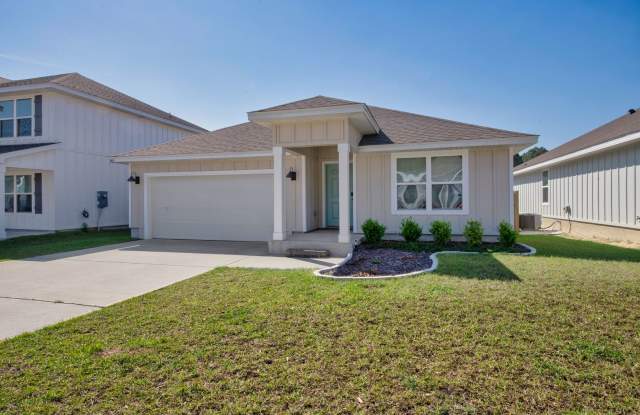 Charming 4-Bedroom Pensacola Home with Covered Patio & Fenced Backyard Gallery 4