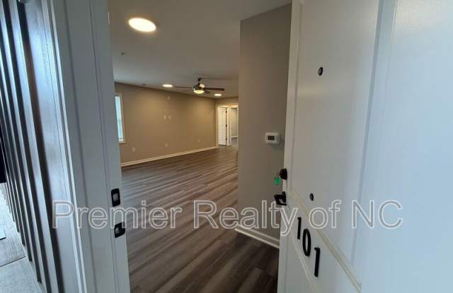 7085 Hanesbrook Circle Gallery 4