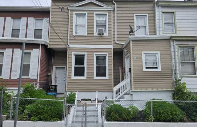 713 E 27Th St photos photos