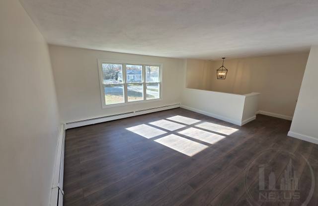 128 Rounds Ave - 128 Rounds Avenue, East Providence, RI 02915