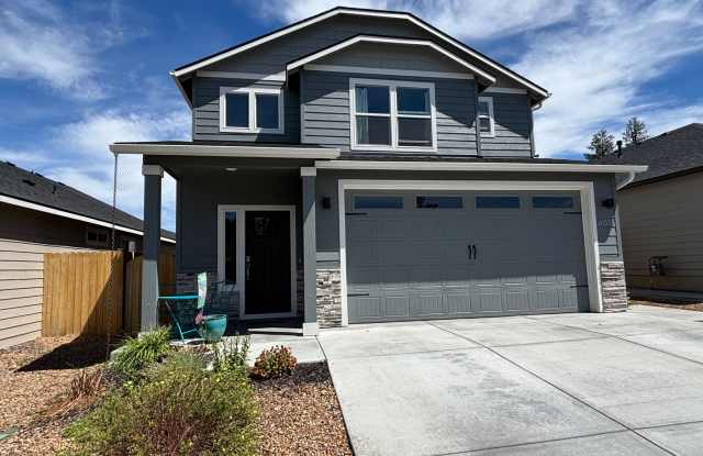 Beautiful 3 Bed/2.5 Bath with Fully Fenced Backyard - Preston Street photos photos
