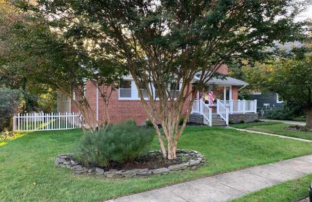 907 MYERS CIRCLE SW - 907 Myers Circle Southwest, Vienna, VA 22180