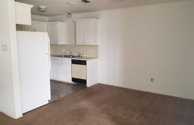 1913 S Loop 289 Gallery 4