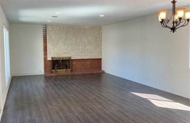 4058 Karelia Street Gallery 2