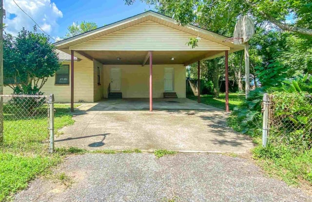 2802 GONZALES ST - 2802 West Gonzalez Street, West Pensacola, FL 32505
