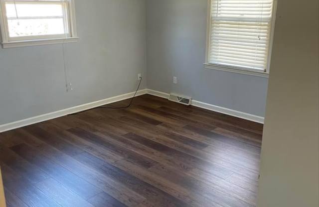1917 Sherwood Dr - 1917 Sherwood Drive, Johnson City, TN 37601